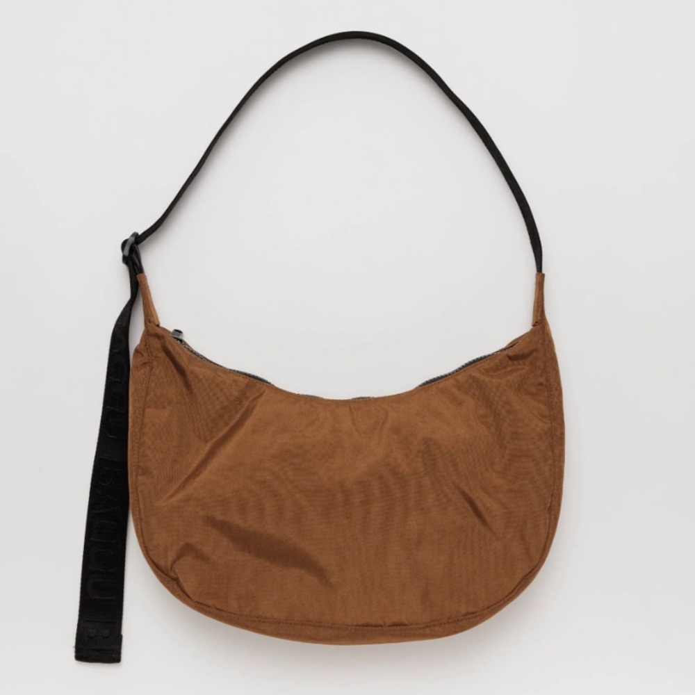 NWOT BAGGU MEDIUM CRESCENT IN BROWN